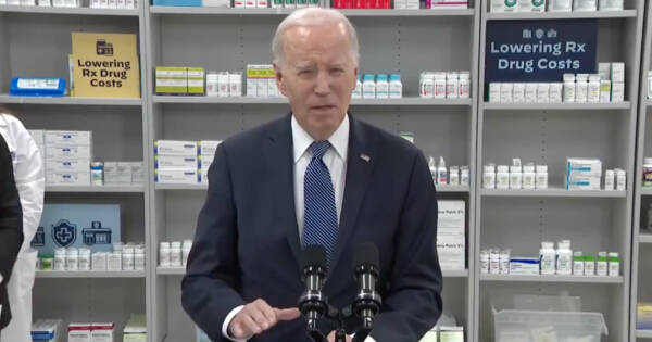 CLEAN UP‚ AISLE JOE! Tired Biden Scares Doctors‚ Gags Mid-Speech‚ Forgets Everyone’s Name