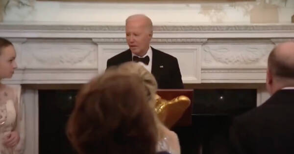 JOE NEEDS HELP: Senile Biden Freezes After Speech‚ Begs Staff for Help‚ Asks ‘I’m Here???’