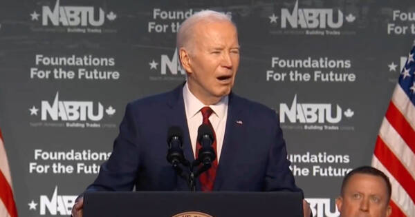 HE’S A MESS&colon; Dementia Joe Reads His Handlers’ Instructions Out Loud‚ Screams ‘Pause&amp&semi;#33&semi;’