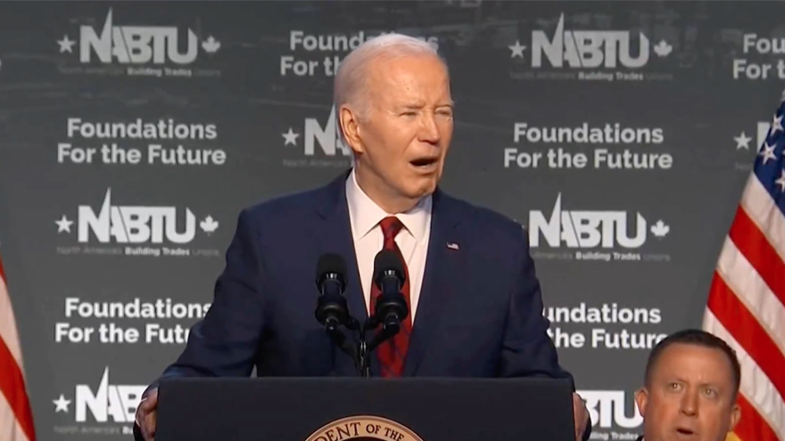 HE’S A MESS: Dementia Joe Reads His Handlers’ Instructions Out Loud, Screams ‘Pause!’